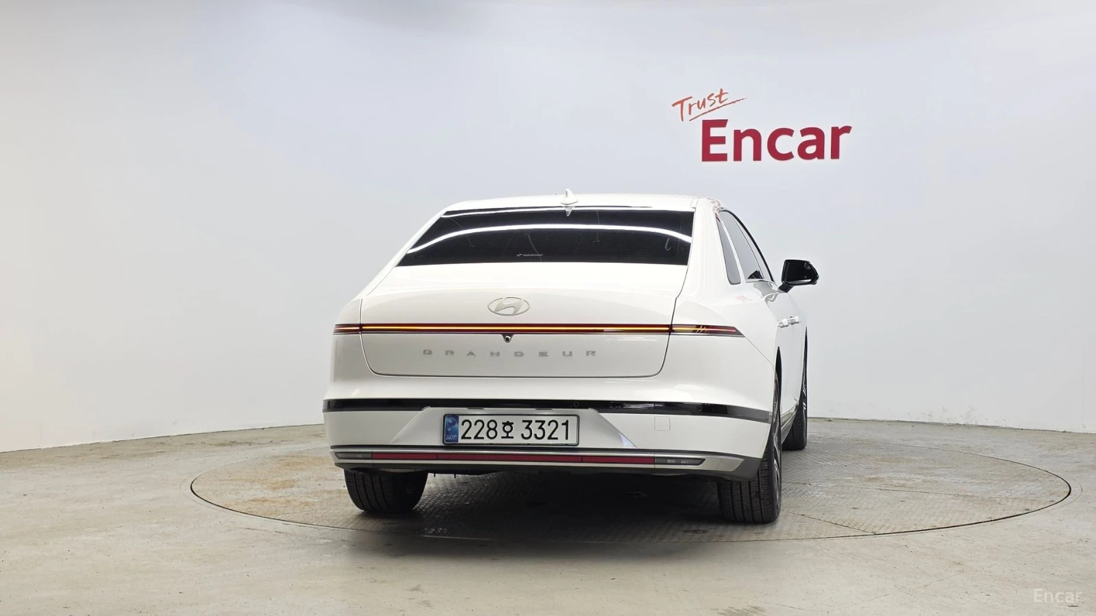 Hyundai Grandeur EXCLUSIVE* МАСАЖИ* 360* HUD, снимка 4 - Автомобили и джипове - 55423008