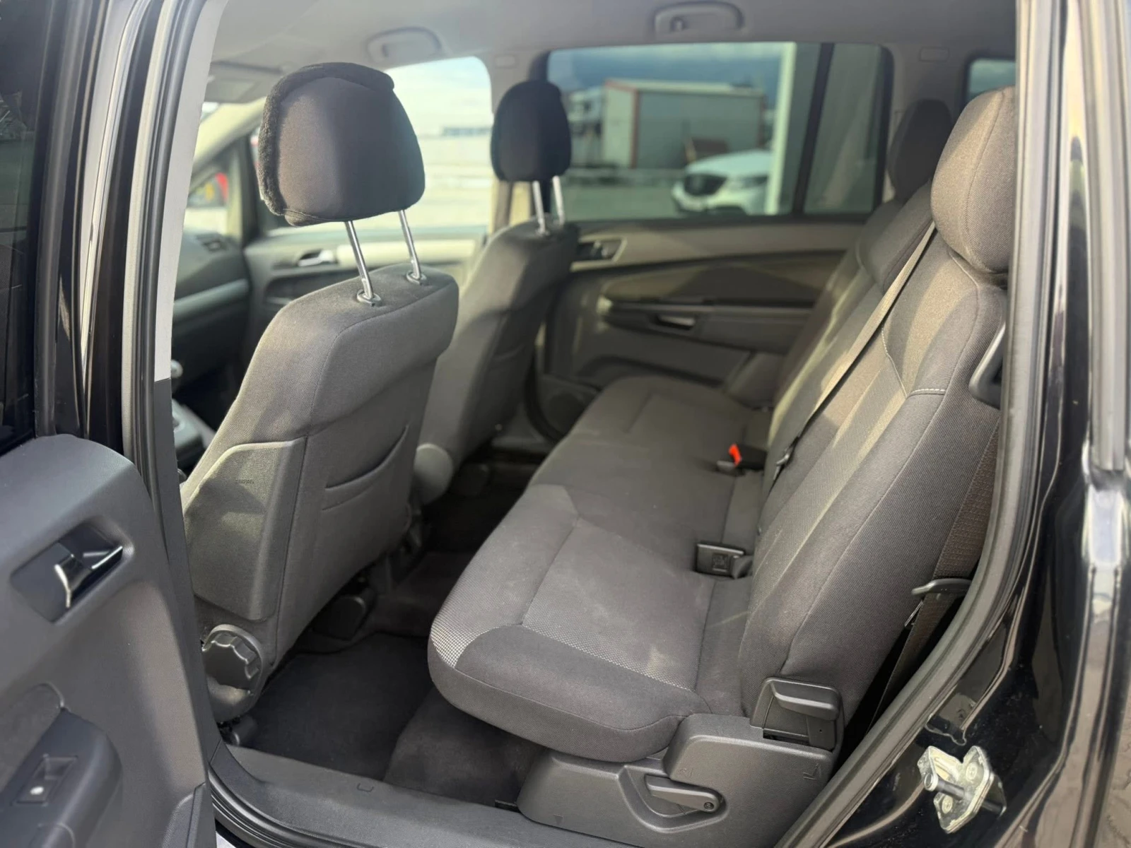 Opel Zafira 1.6 i  7 места Собствен лизинг !!!, снимка 3 - Автомобили и джипове - 55981787