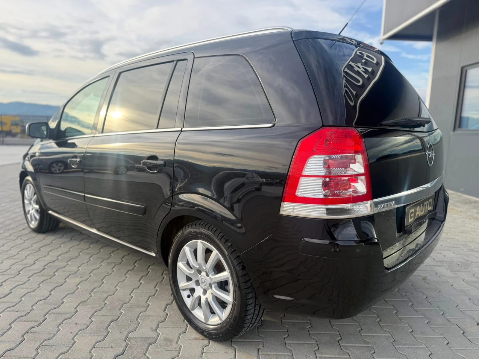 Opel Zafira 1.6 i  7 места Собствен лизинг !!!, снимка 12 - Автомобили и джипове - 55981787