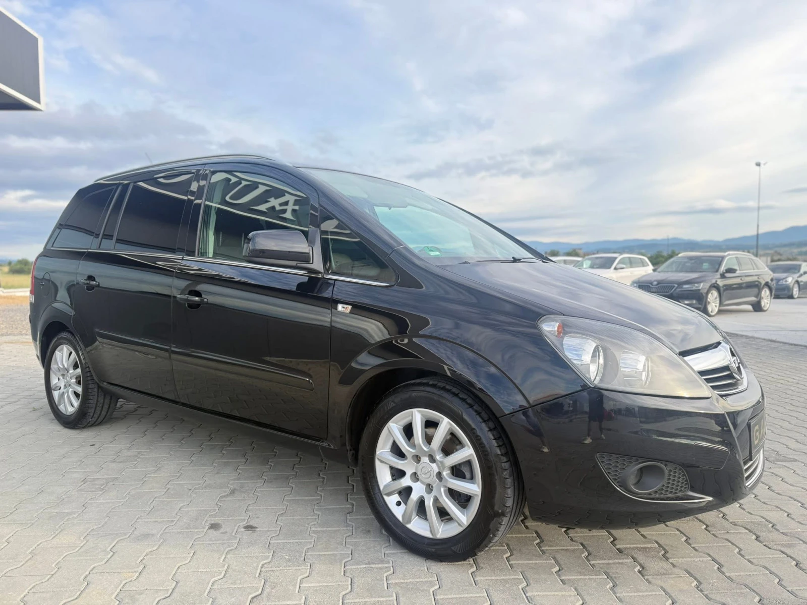 Opel Zafira 1.6 i  7 места Собствен лизинг !!!, снимка 14 - Автомобили и джипове - 55981787
