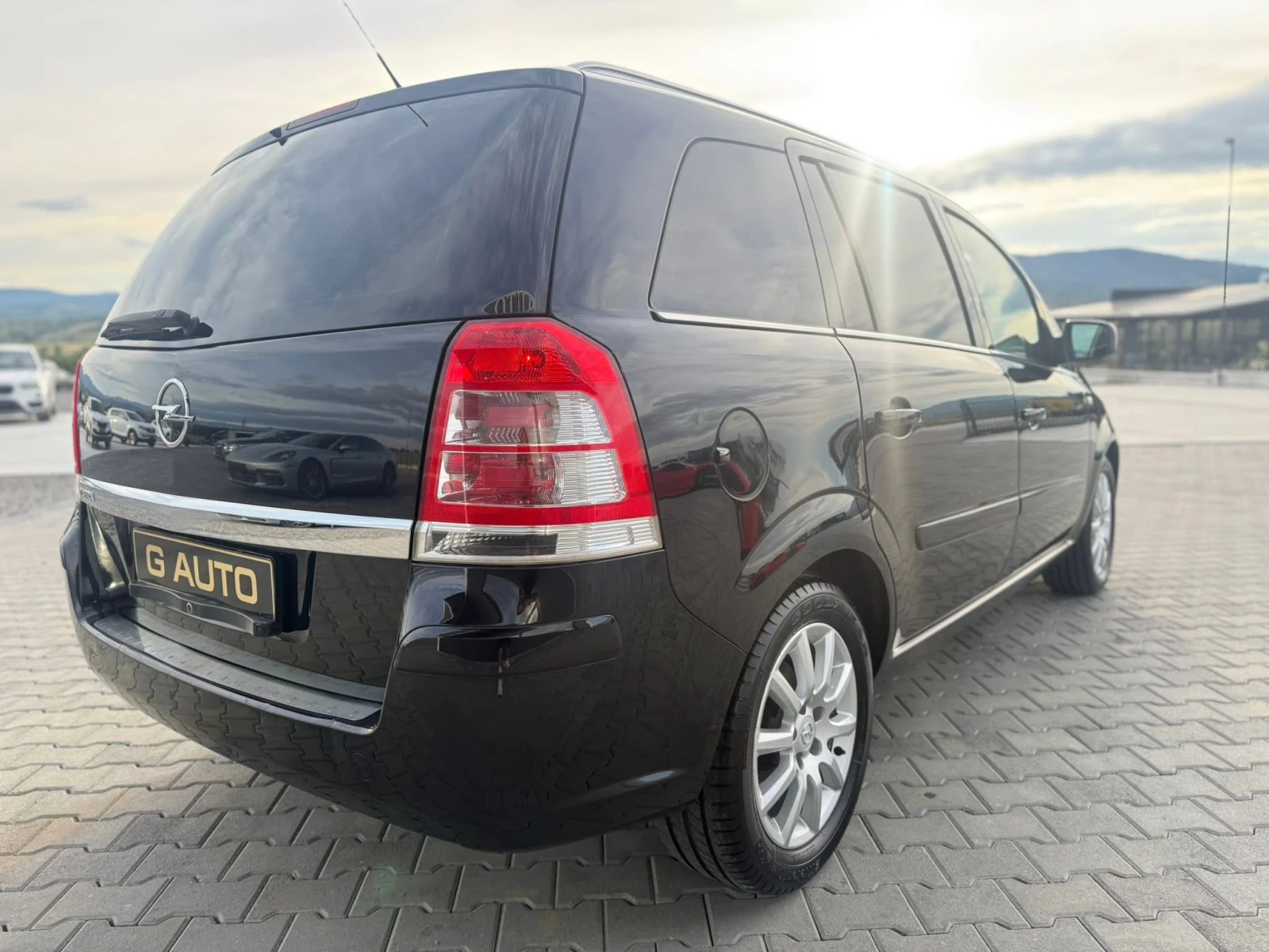 Opel Zafira 1.6 i  7 места Собствен лизинг !!!, снимка 4 - Автомобили и джипове - 55981787