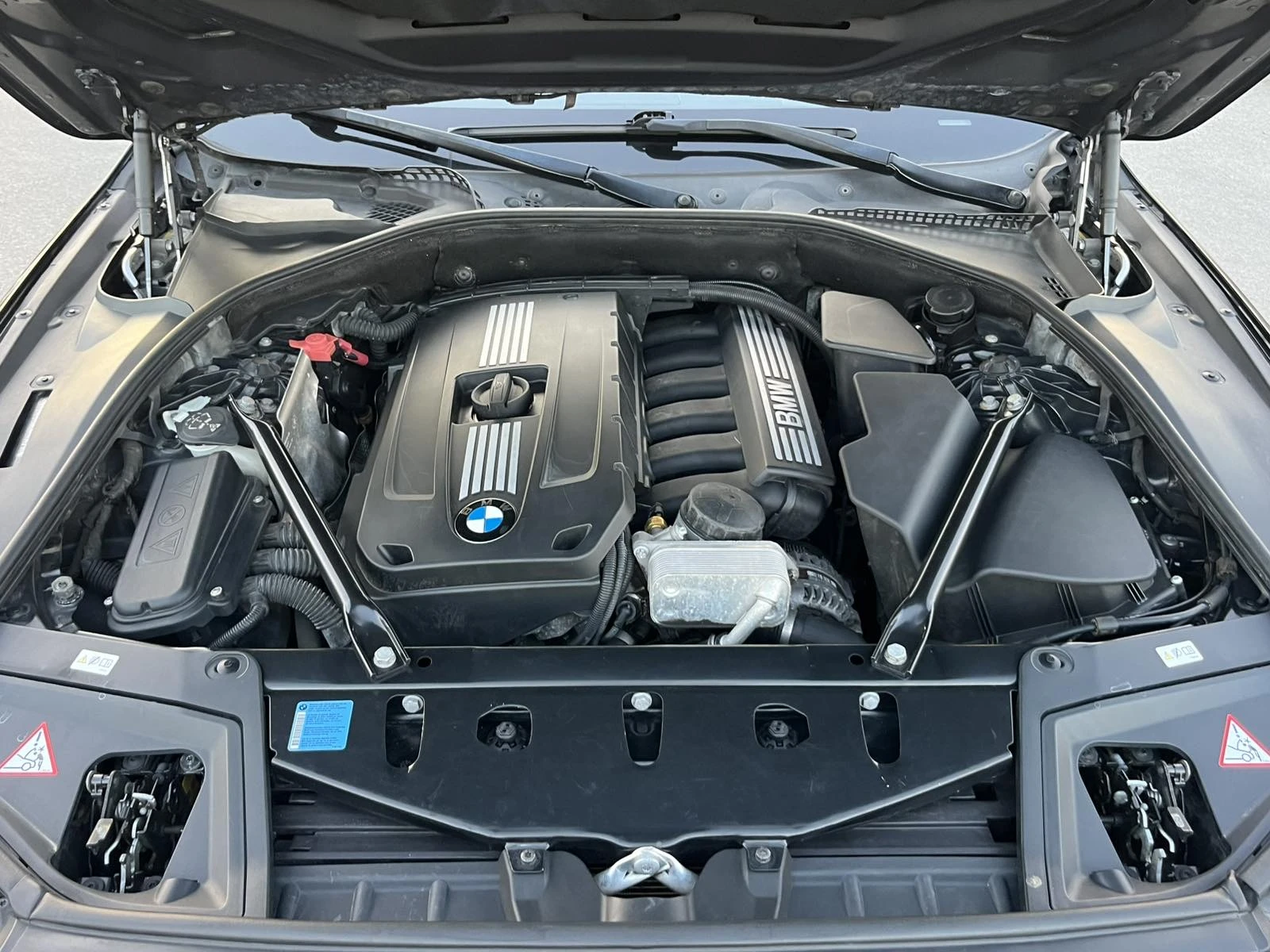 BMW 523 3.0i 204кс 6 СКОРОСТИ КОЖА NAVI КСЕНОН, снимка 17 - Автомобили и джипове - 56154721