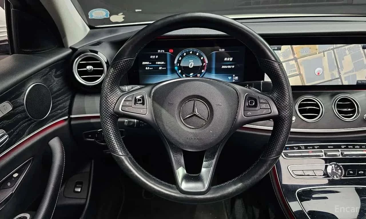 Mercedes-Benz E 300, снимка 13 - Автомобили и джипове - 56690142