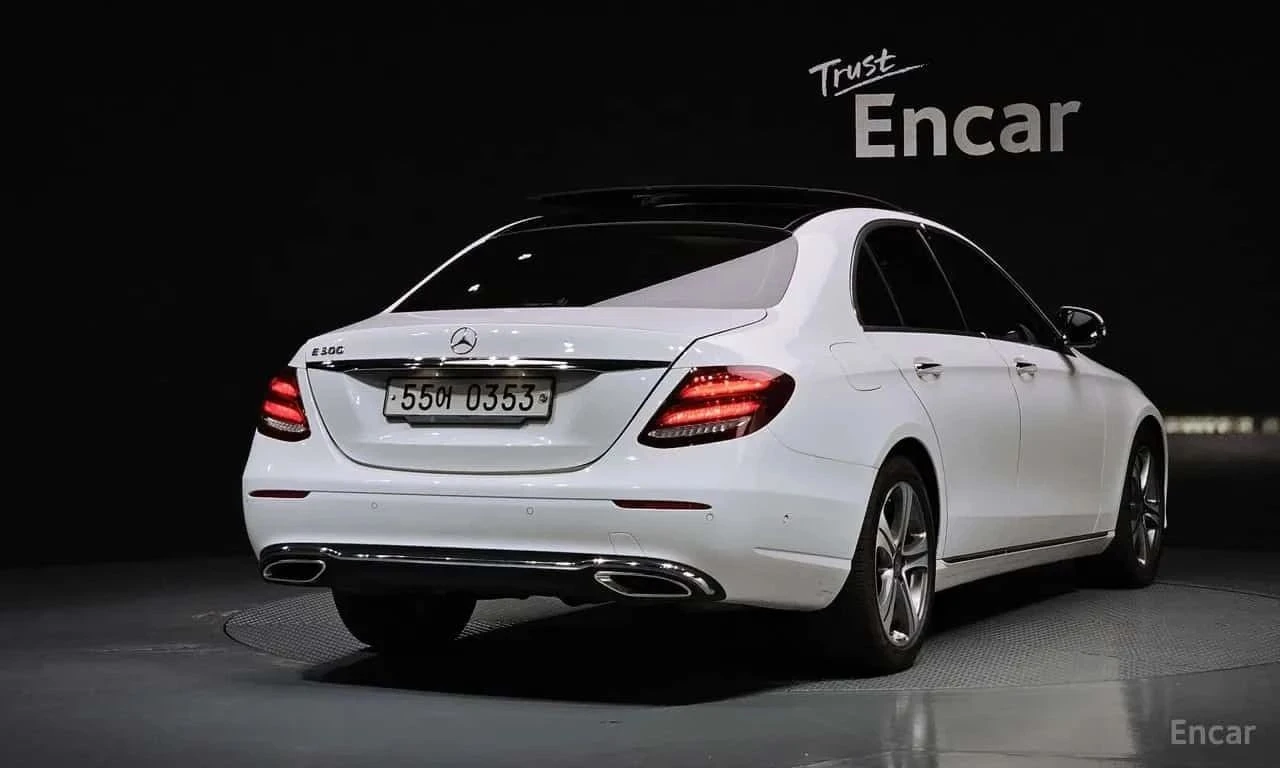 Mercedes-Benz E 300, снимка 2 - Автомобили и джипове - 56690142
