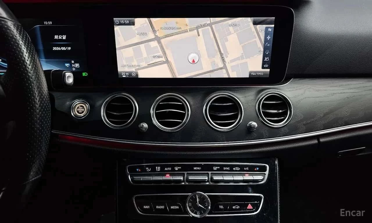 Mercedes-Benz E 300, снимка 12 - Автомобили и джипове - 56690142