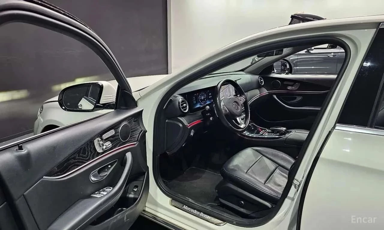 Mercedes-Benz E 300, снимка 10 - Автомобили и джипове - 56690142