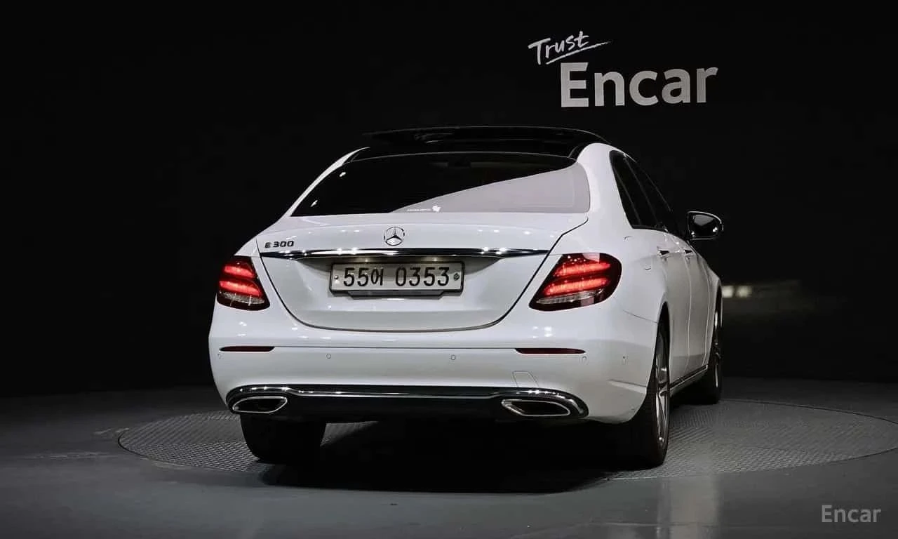 Mercedes-Benz E 300, снимка 4 - Автомобили и джипове - 56690142