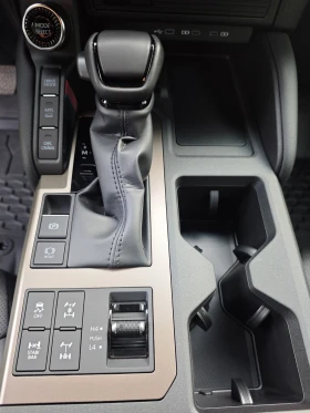 Обява за продажба на Toyota Land cruiser i-FORCE MAX Full Hybrid 4WD ECT-i ~Цена по договаряне - изображение 10