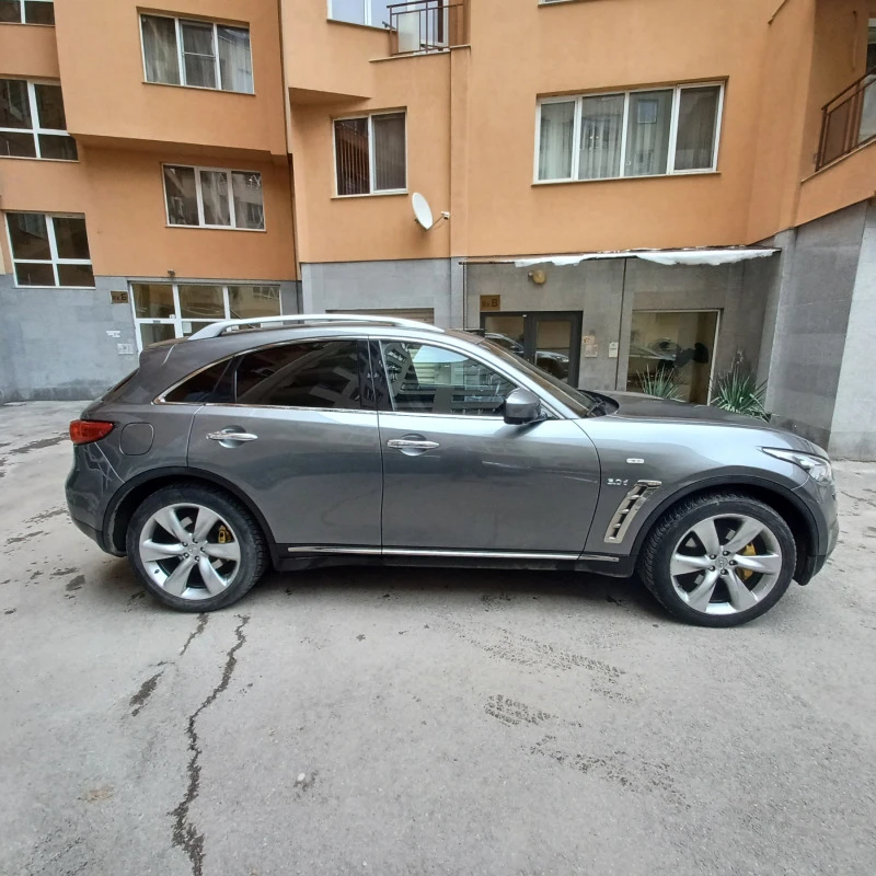 Infiniti QX70 3.0D S Premium, снимка 4 - Автомобили и джипове - 49550882