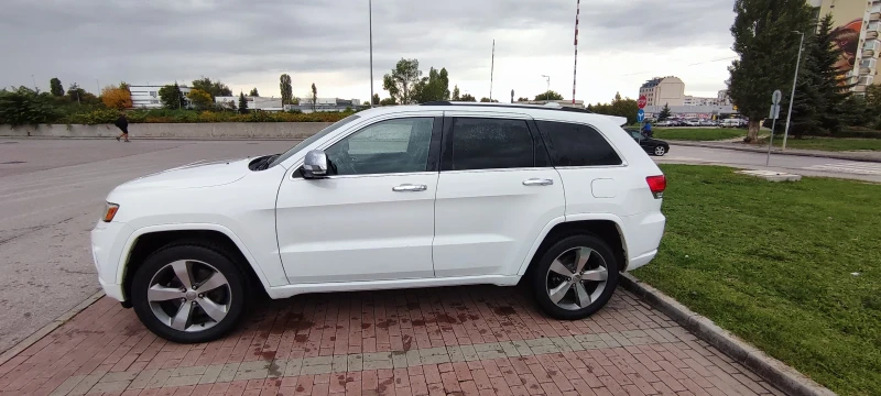 Jeep Grand cherokee 5.7 HEMI OVERLAND DISTRONIK 122000км., снимка 2 - Автомобили и джипове - 47488766