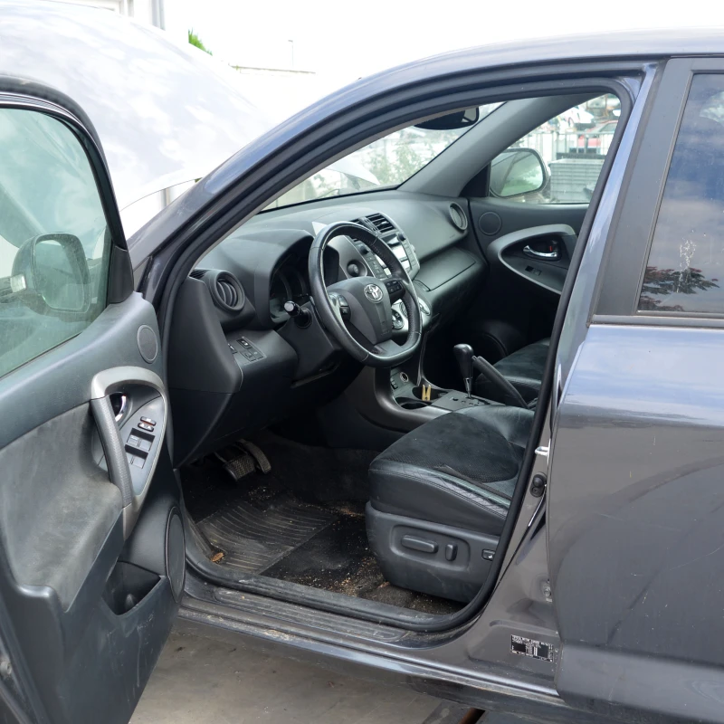 Toyota Rav4 2.2 D-CAT, снимка 6 - Автомобили и джипове - 51245263
