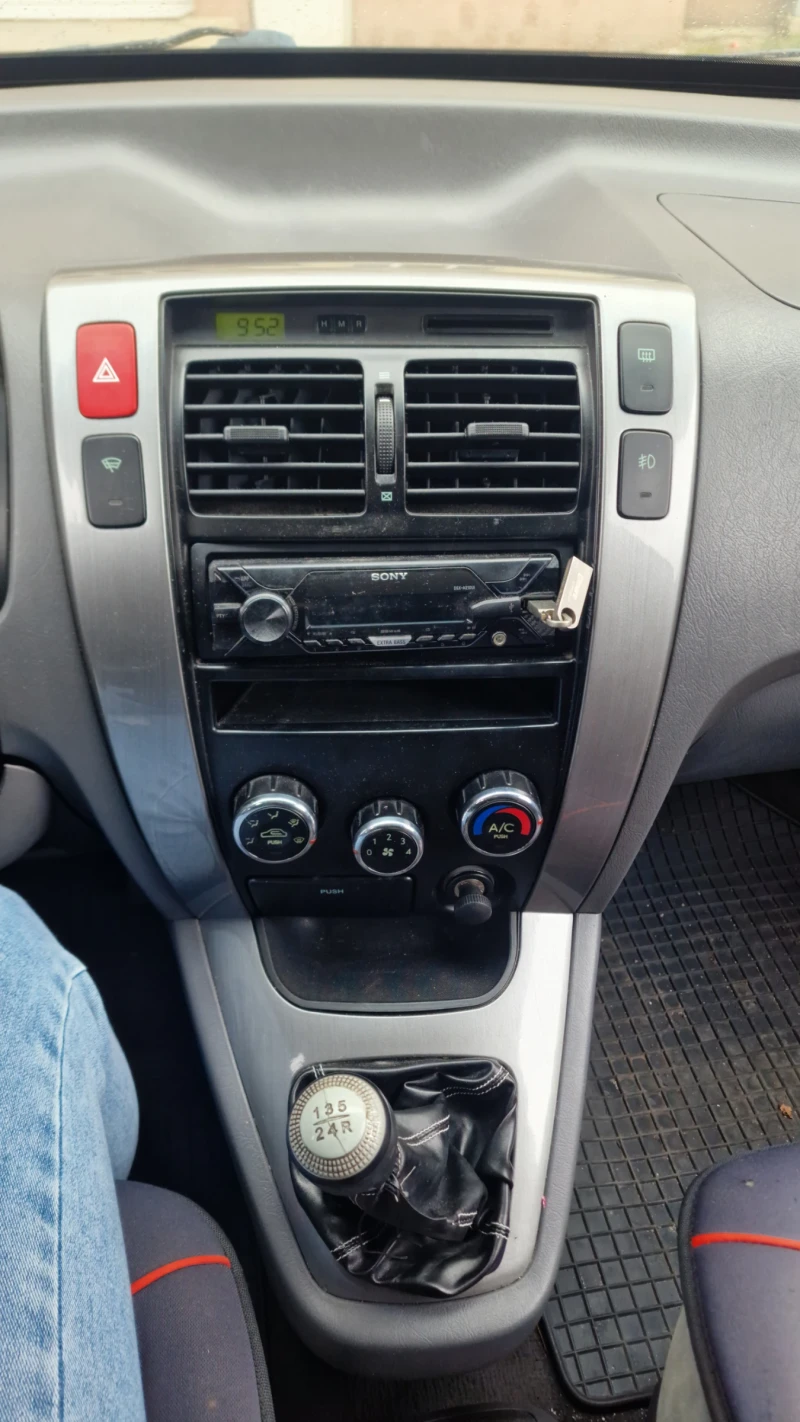 Hyundai Tucson, снимка 4 - Автомобили и джипове - 52090385