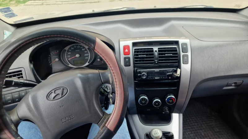 Hyundai Tucson, снимка 3 - Автомобили и джипове - 52090385