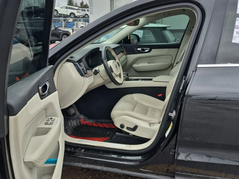 Volvo XC60 2.0 MOMENTUM, снимка 6 - Автомобили и джипове - 53203021