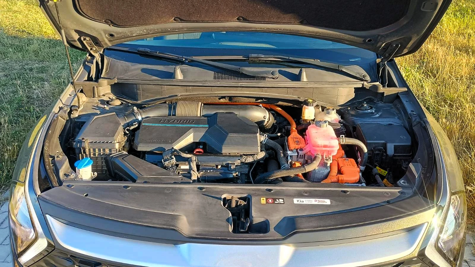 Kia Sportage 1.6 T-GDI Hybrid, снимка 10 - Автомобили и джипове - 55383066
