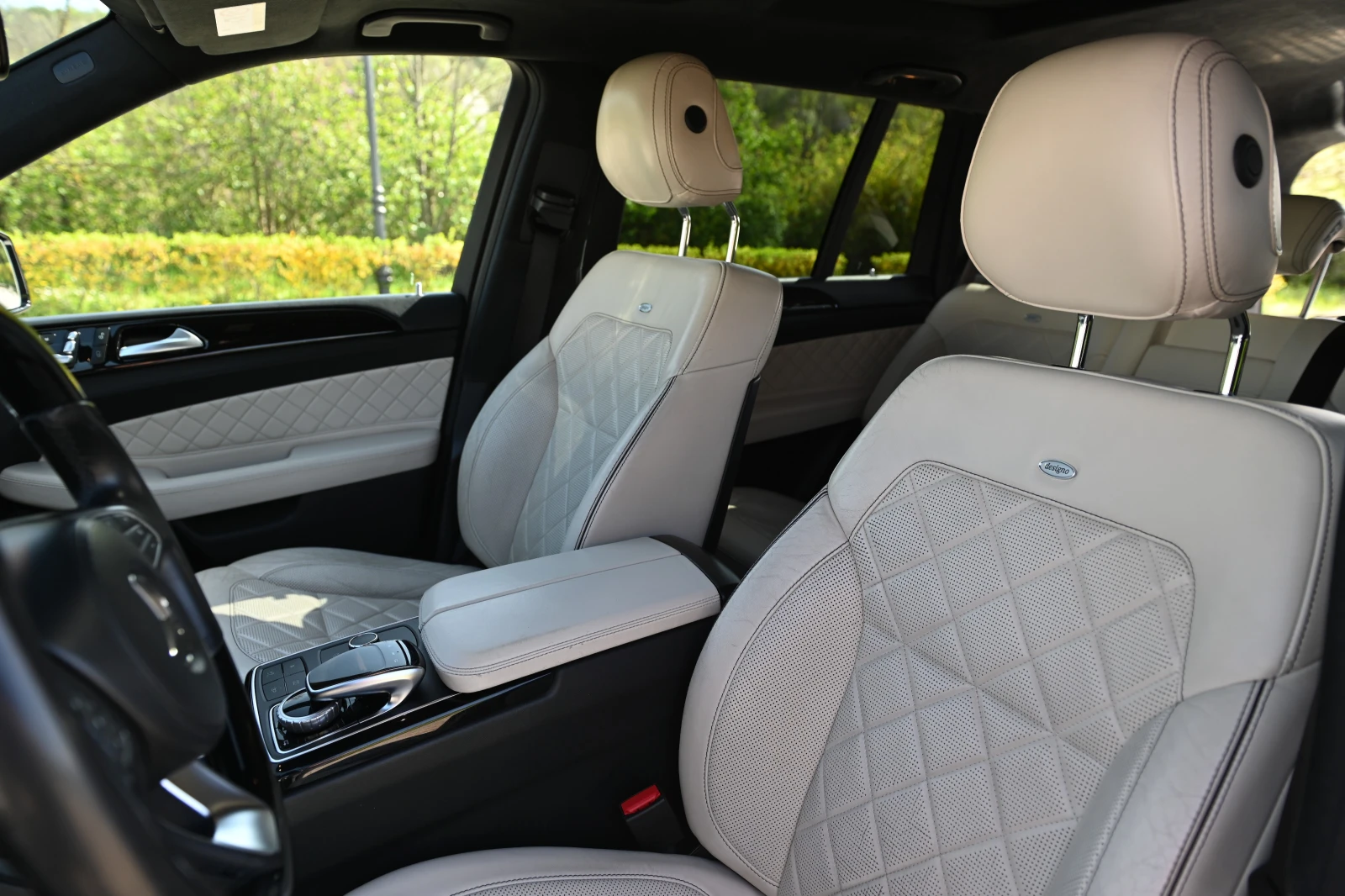 Mercedes-Benz GLS 350 d 4MATIC Designo, снимка 11 - Автомобили и джипове - 56743258