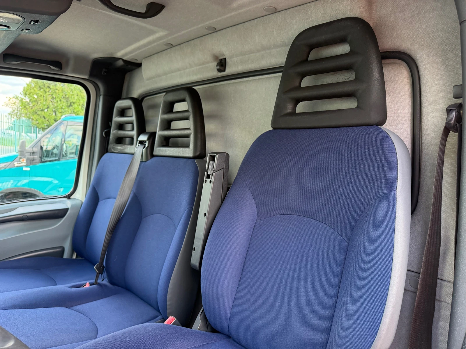 Iveco Daily 3.0HPI* 35C15* Климатик* Падащ борд, снимка 8 - Бусове и автобуси - 55175110