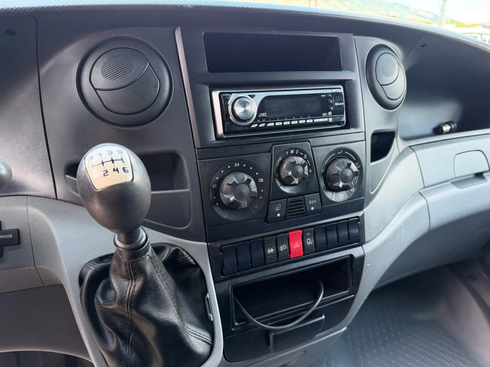 Iveco Daily 3.0HPI* 35C15* Климатик* Падащ борд, снимка 6 - Бусове и автобуси - 55175110
