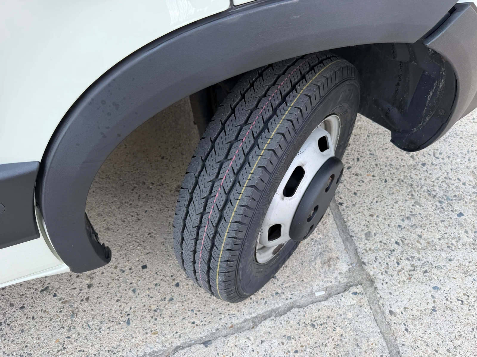 Iveco Daily 3.0HPI* 35C15* Климатик* Падащ борд, снимка 3 - Бусове и автобуси - 55175110