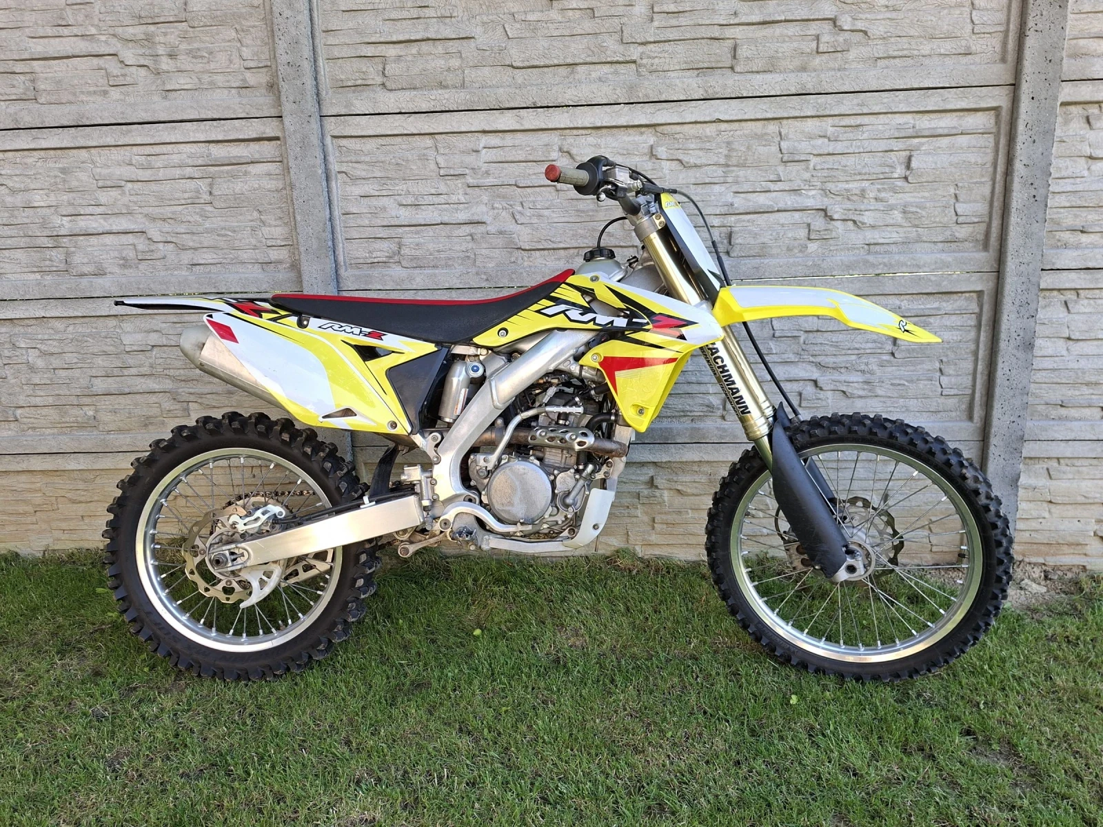Suzuki Rmz