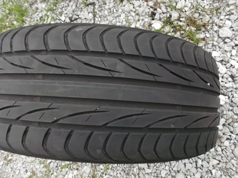 Гуми Летни 205/40R18, снимка 1 - Гуми и джанти - 12168142