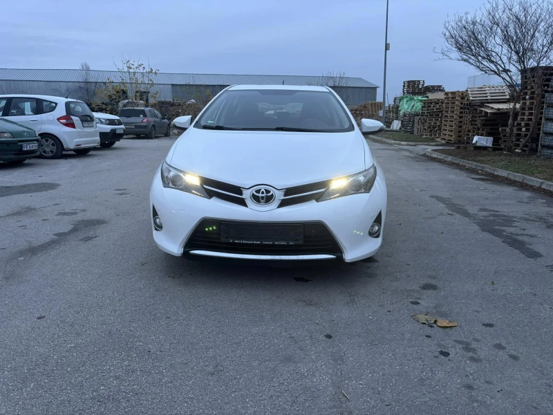 Toyota Auris 1.6 бензин, снимка 1 - Автомобили и джипове - 48239994