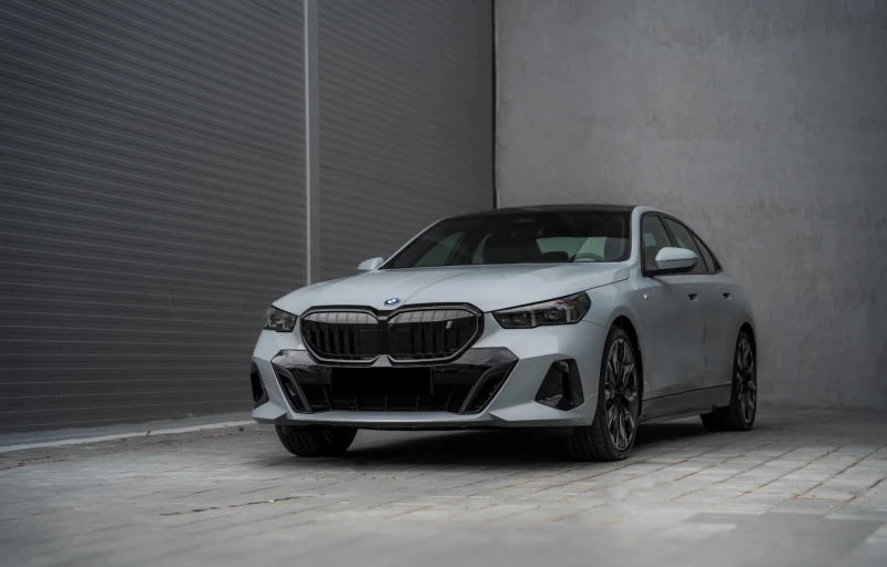 BMW i5 eDrive, снимка 2 - Автомобили и джипове - 52479591