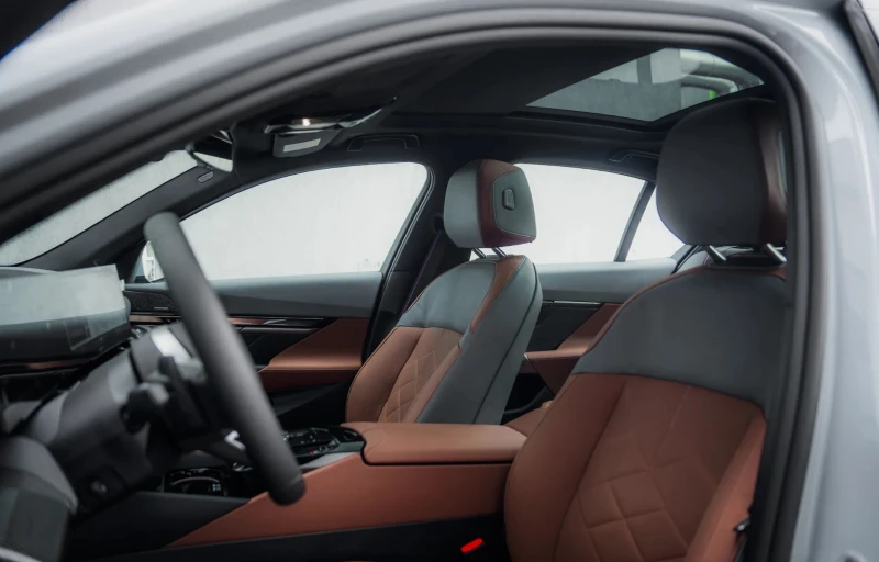 BMW i5 eDrive, снимка 6 - Автомобили и джипове - 52479591