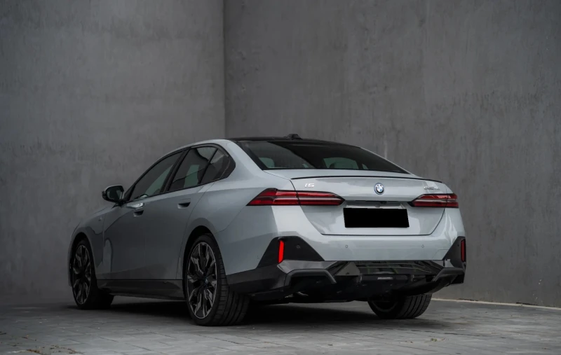 BMW i5 eDrive, снимка 3 - Автомобили и джипове - 52479591