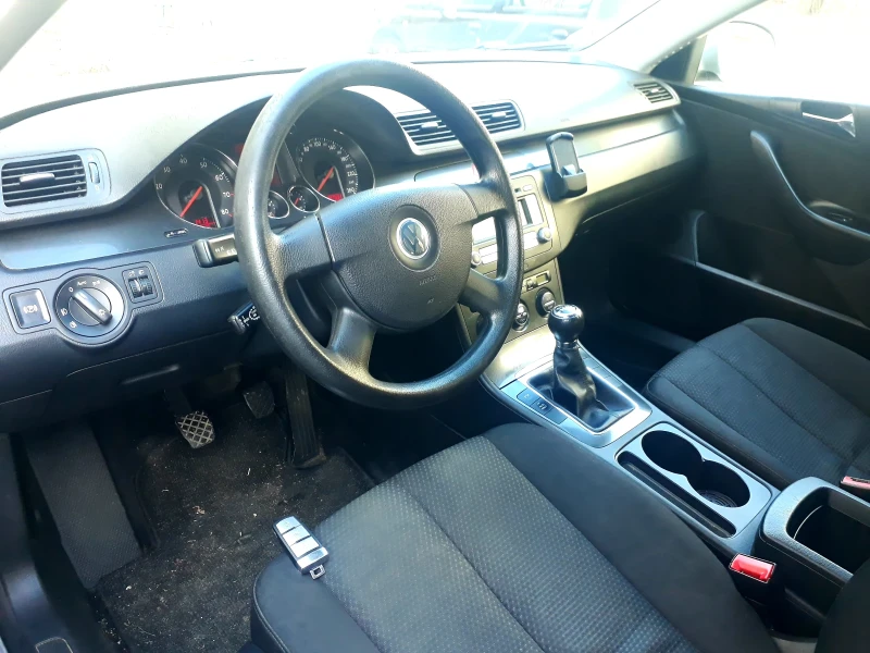 VW Passat 1.6 FSI, снимка 6 - Автомобили и джипове - 53106914