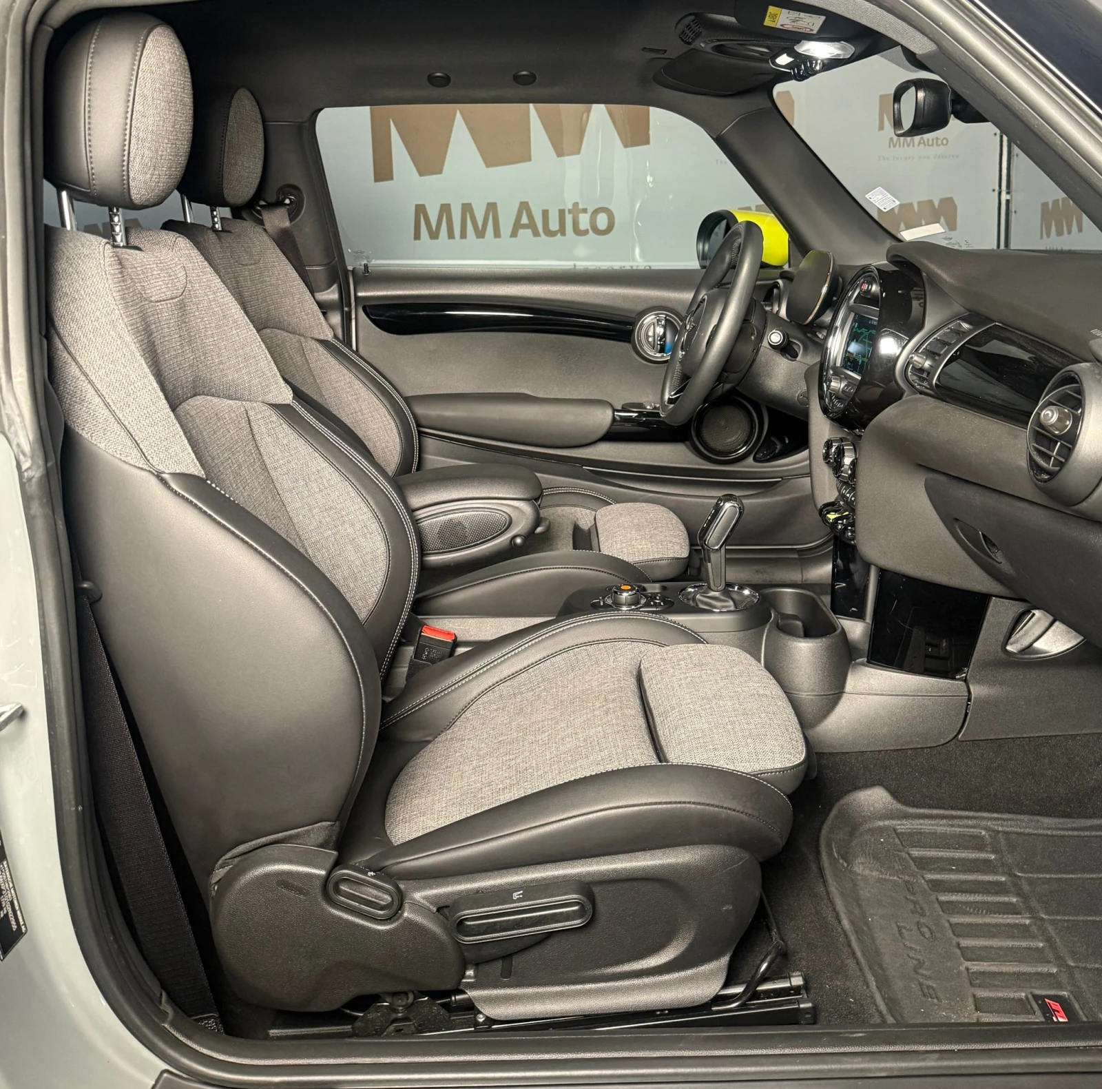 Mini Cooper SE* Водна помпа* Камера* Keyless* Carplay - изображение 9