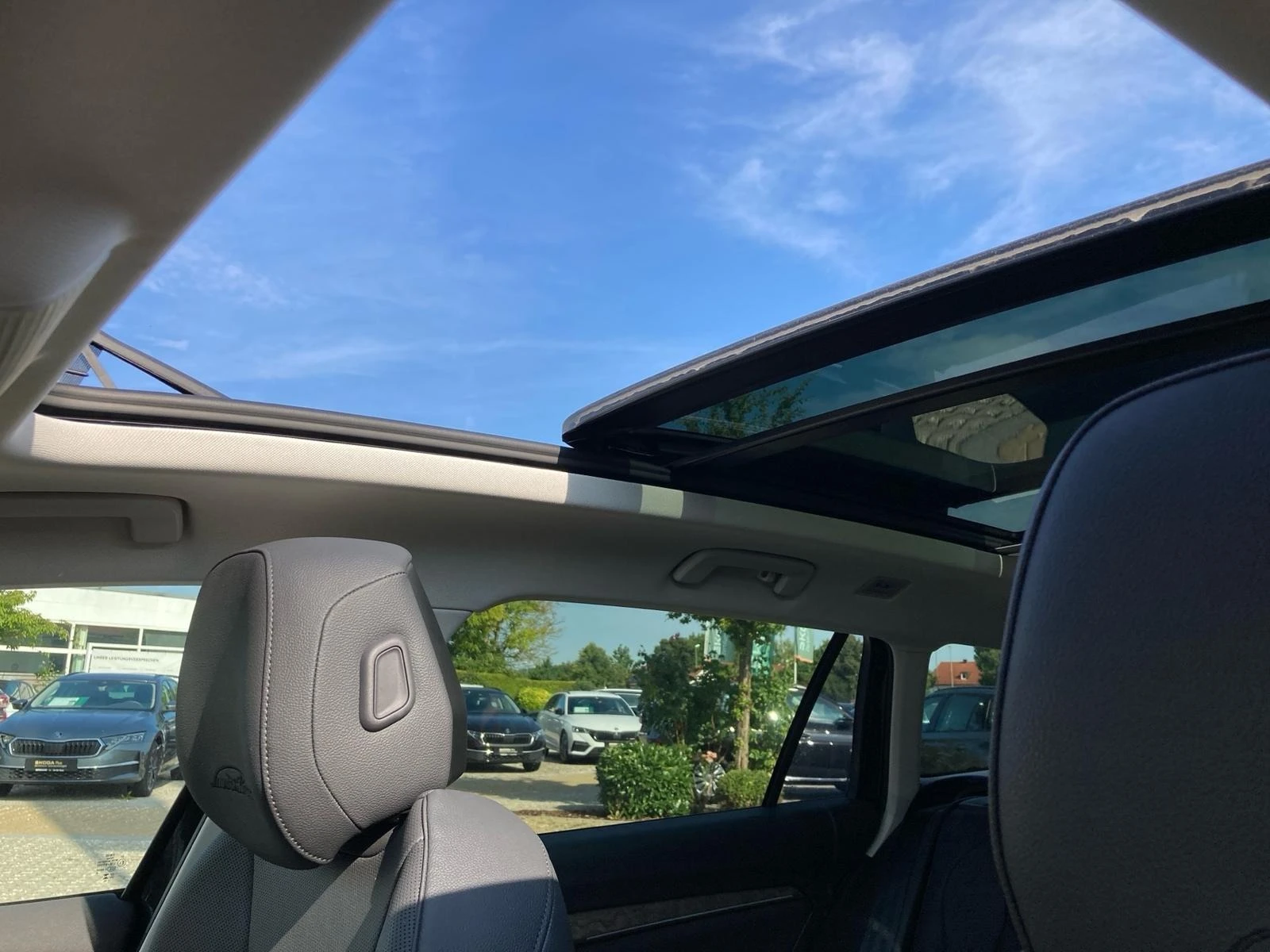 Skoda Superb 2.0 TDI 4x4 L&K CANTON PANO MATRIX CAMERA HEAD UP - изображение 8