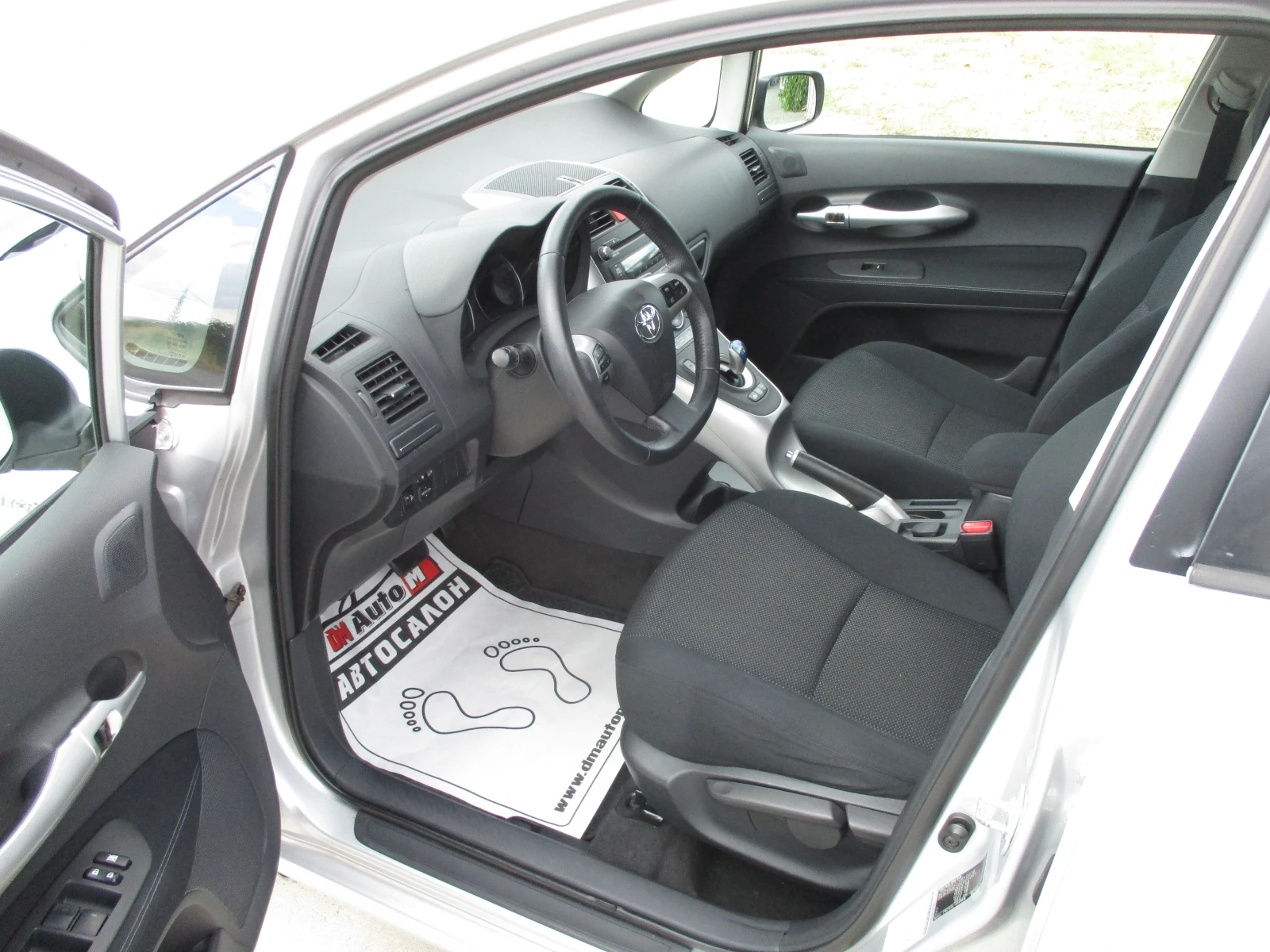 Toyota Auris 1.8/БЕНЗИН-ХИБРИД/99кс./КАТО НОВА - изображение 9