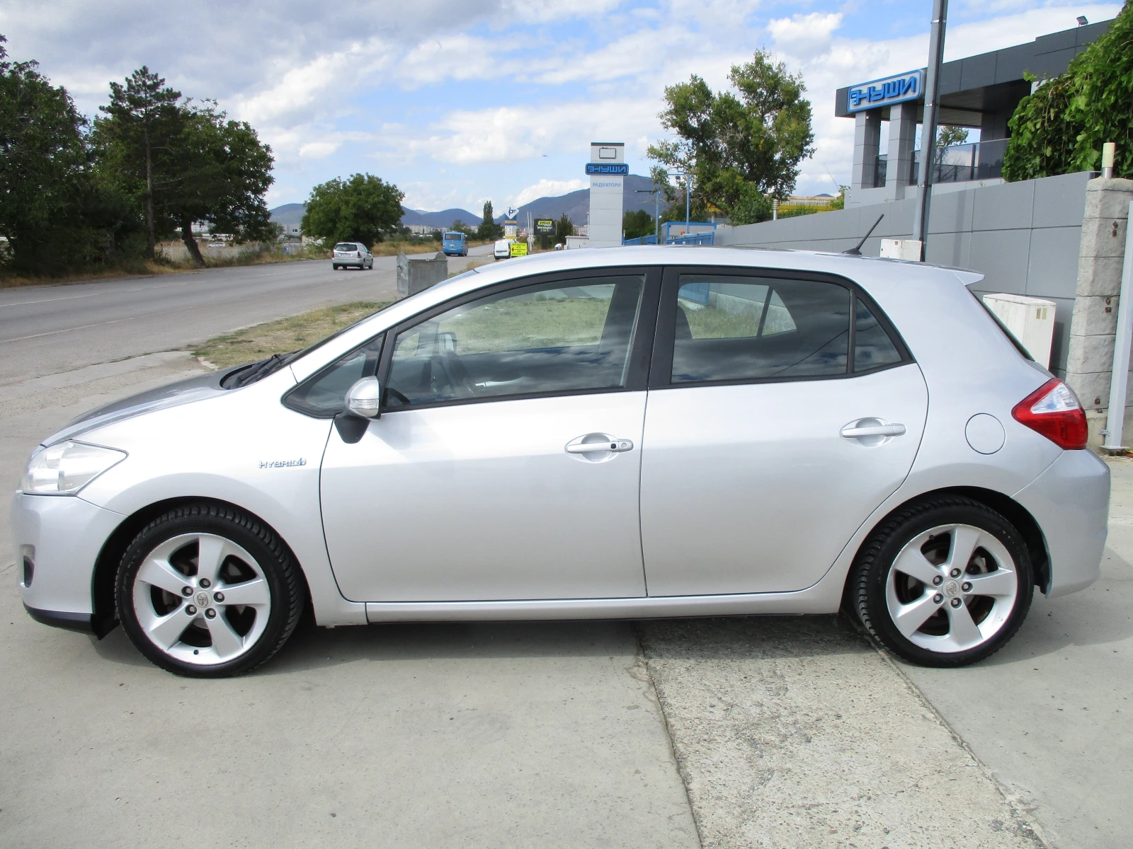 Toyota Auris 1.8/БЕНЗИН-ХИБРИД/99кс./КАТО НОВА - изображение 7