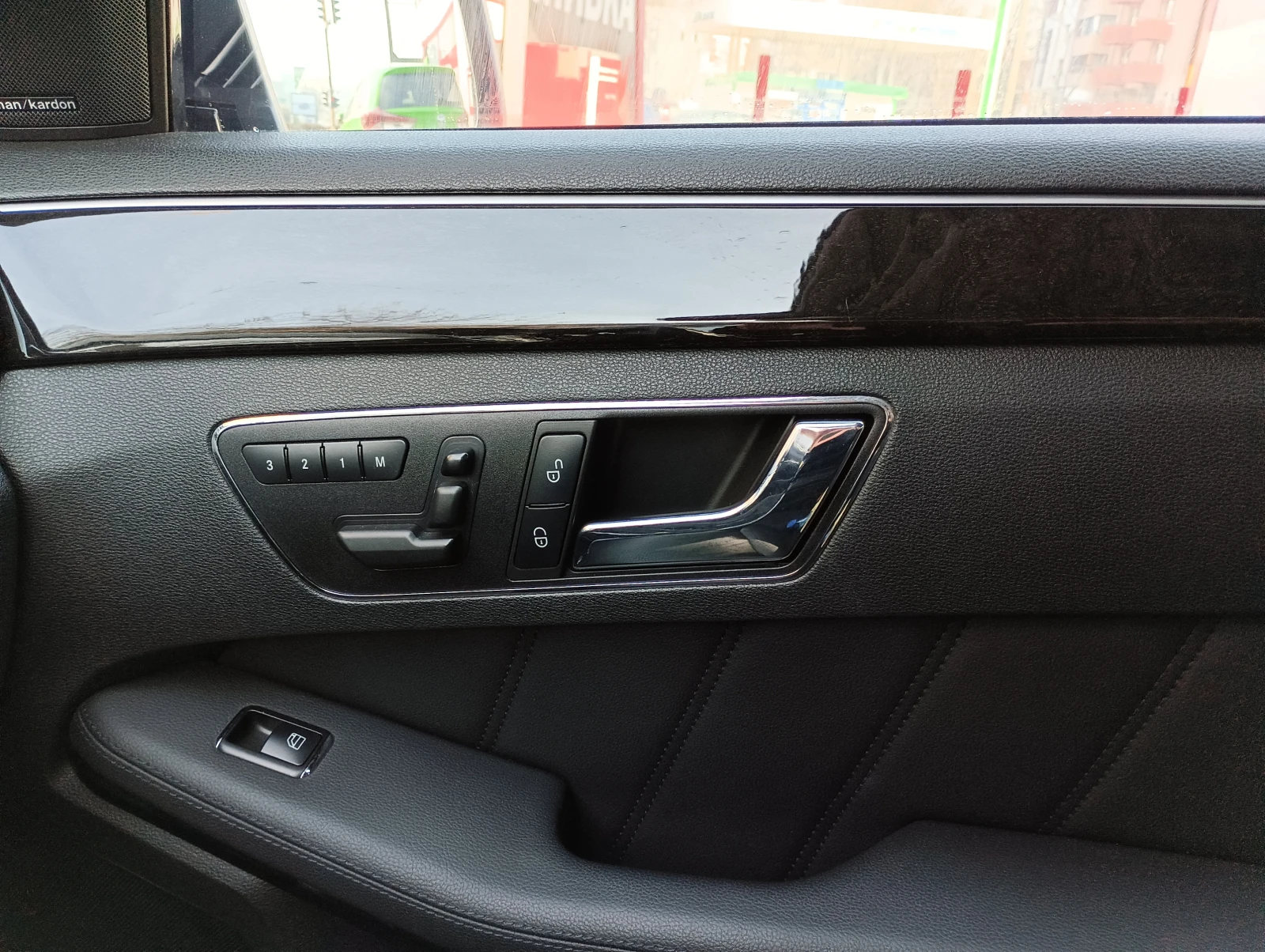 Mercedes-Benz E 500  - изображение 2