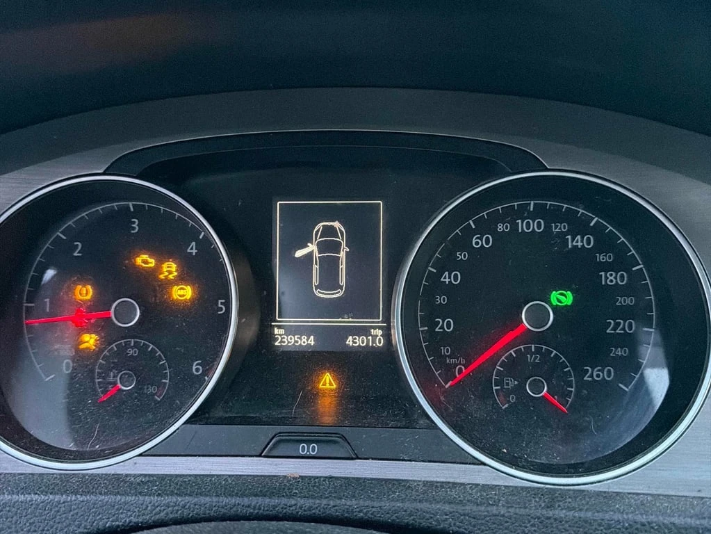 VW Golf * 5dr HB DSG 2.0 TDI * CARFAX * ЦЕНА ДО БГ - изображение 8