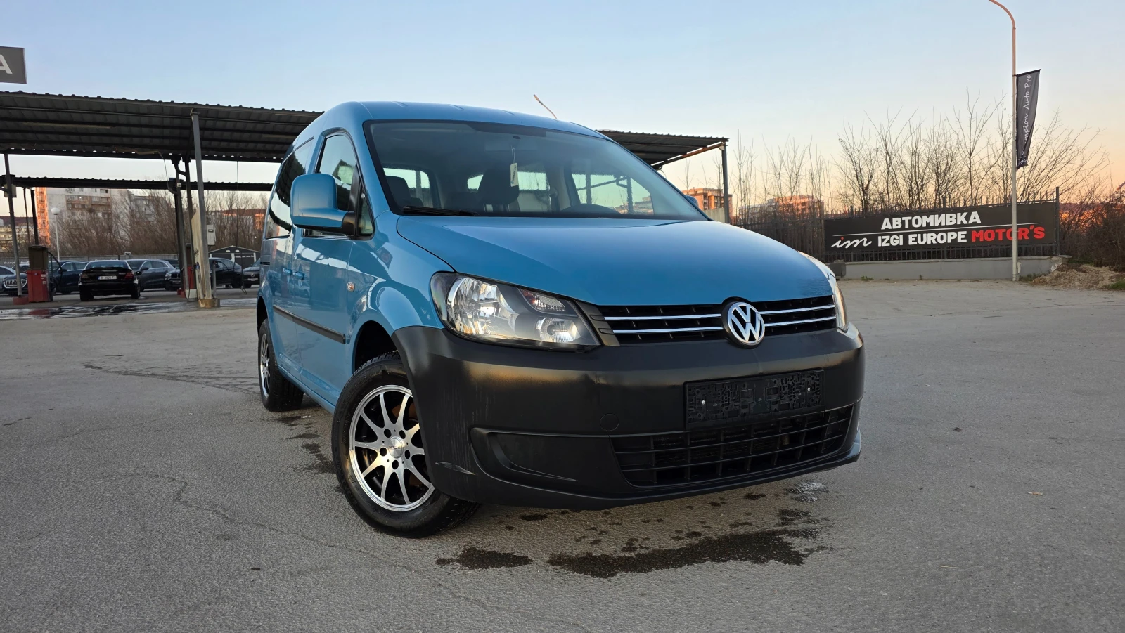 VW Caddy УНИКАЛЕН ВАН, снимка 3 - Автомобили и джипове - 53773689
