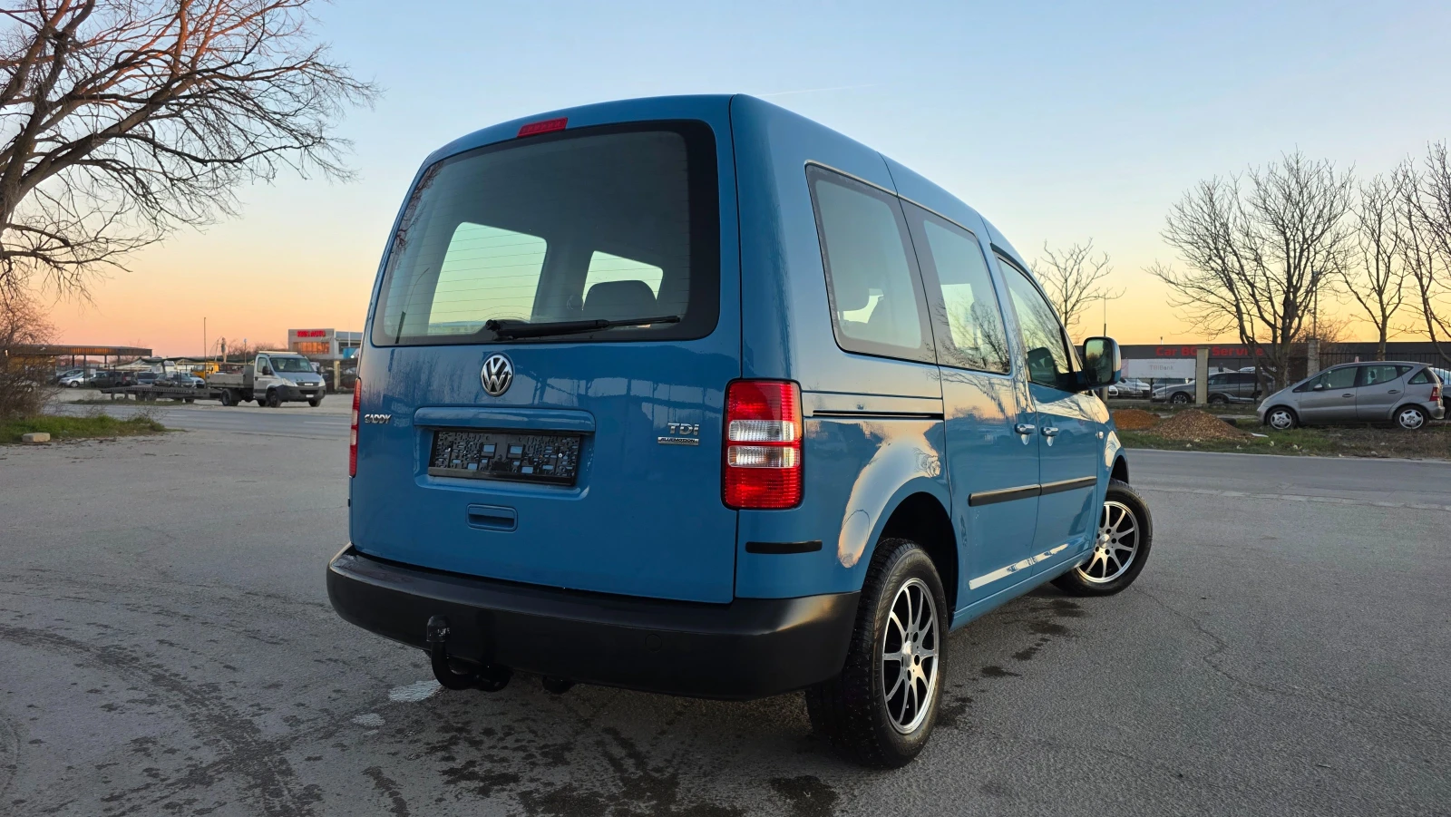 VW Caddy УНИКАЛЕН ВАН, снимка 4 - Автомобили и джипове - 53773689