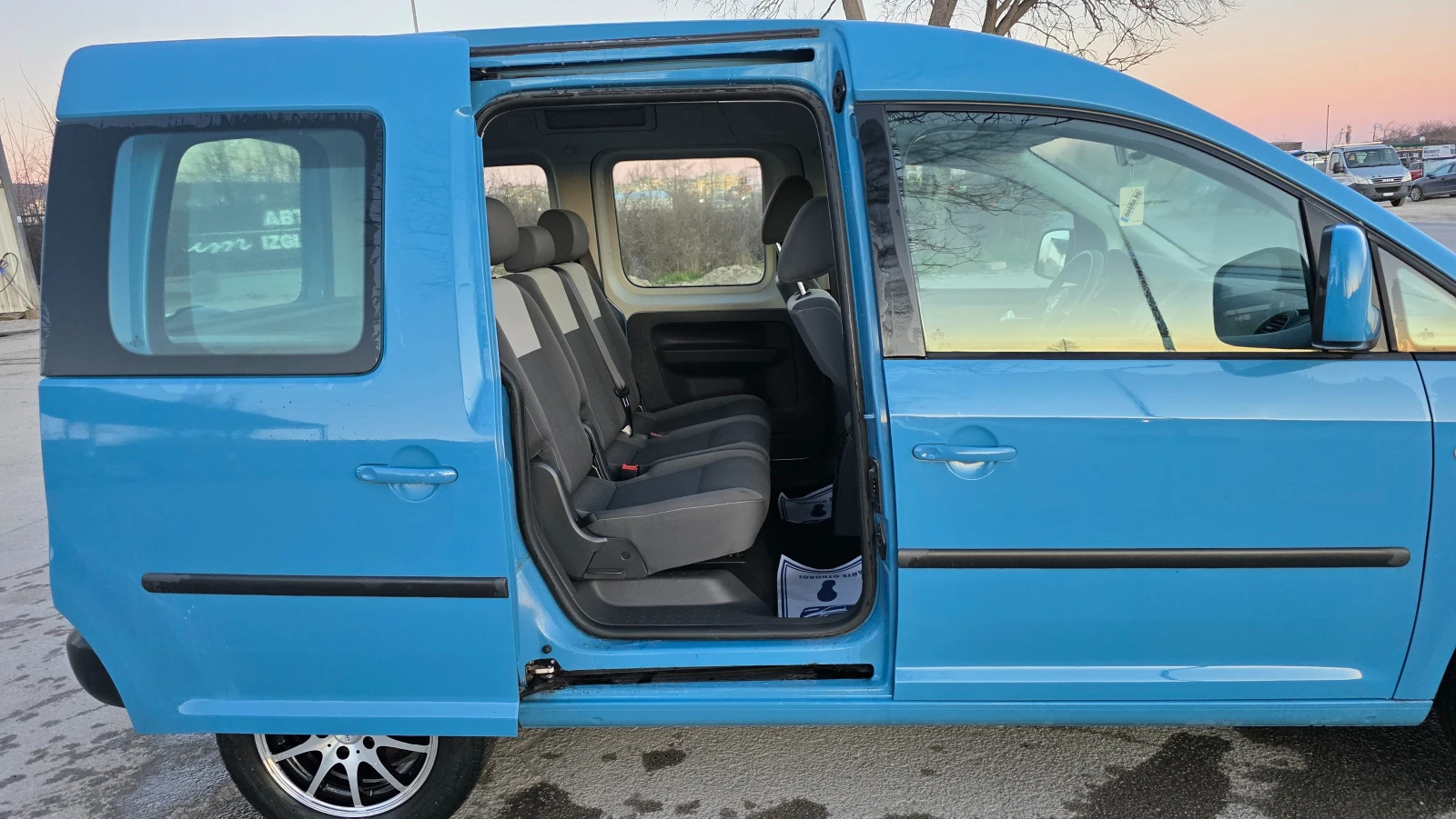 VW Caddy УНИКАЛЕН ВАН, снимка 7 - Автомобили и джипове - 53773689