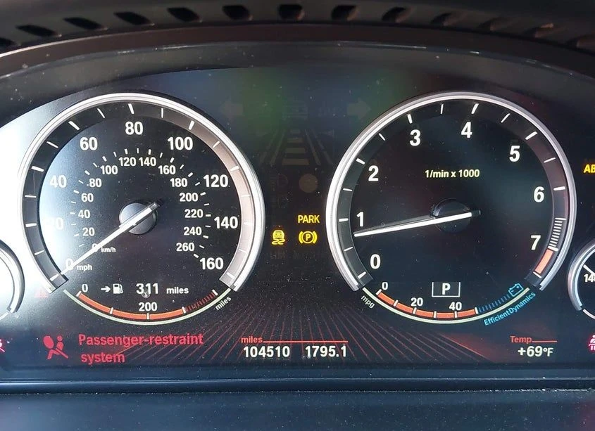 BMW 750  - изображение 7