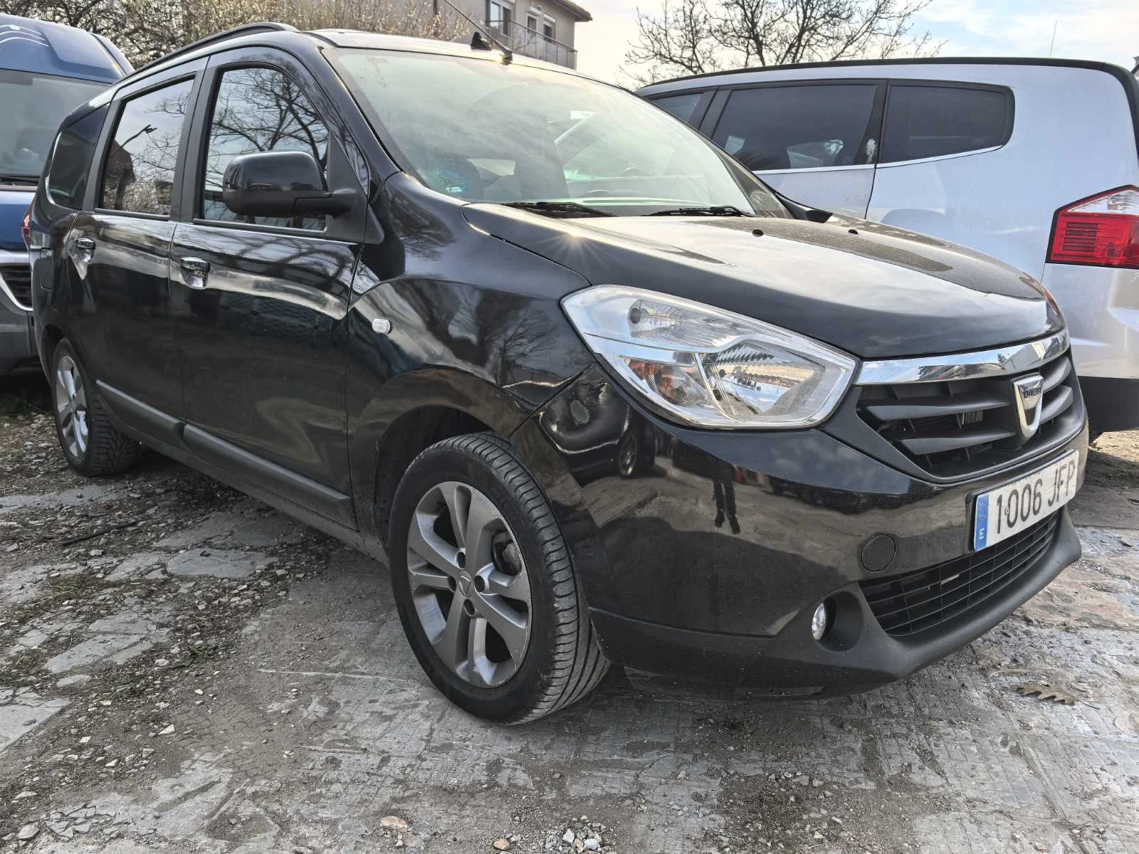 Dacia Lodgy 1.6 ГАЗ КЛИМАТИК!, снимка 2 - Автомобили и джипове - 53981456