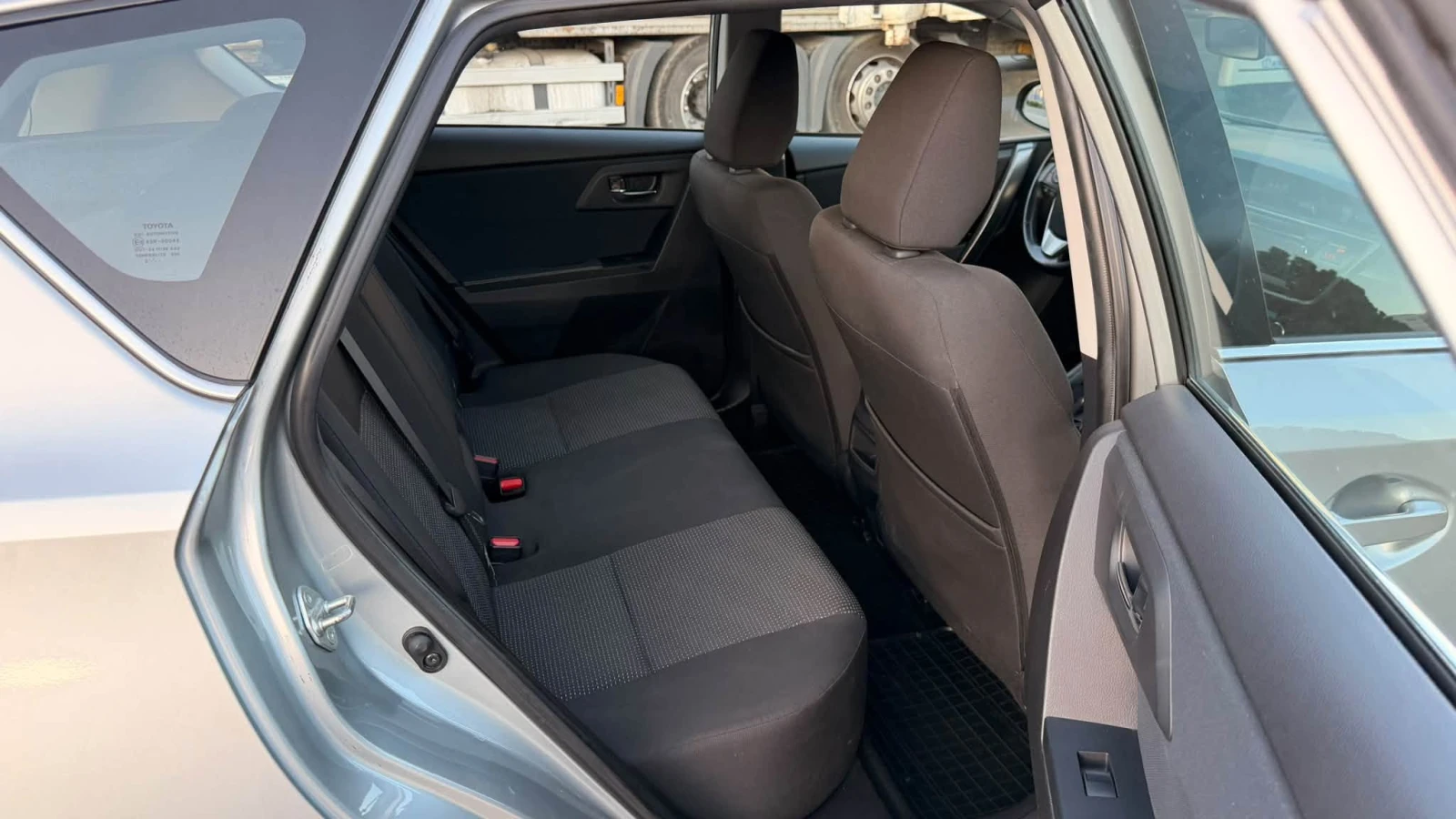 Toyota Auris 1.6 БЕНЗИН 129000км, снимка 12 - Автомобили и джипове - 56010689