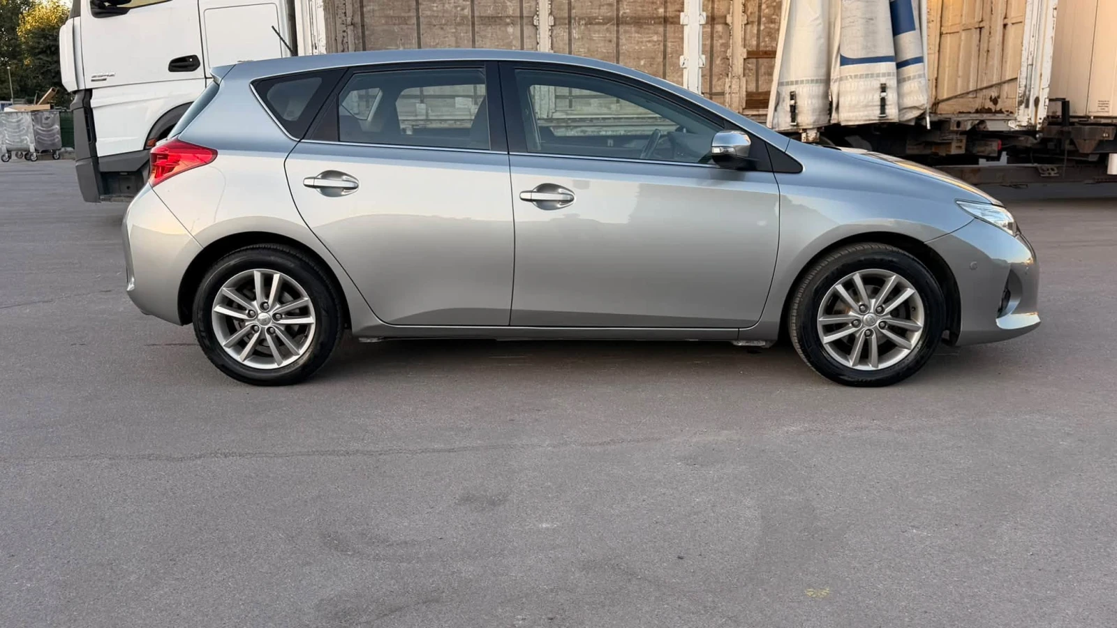 Toyota Auris 1.6 БЕНЗИН 129000км, снимка 6 - Автомобили и джипове - 56010689