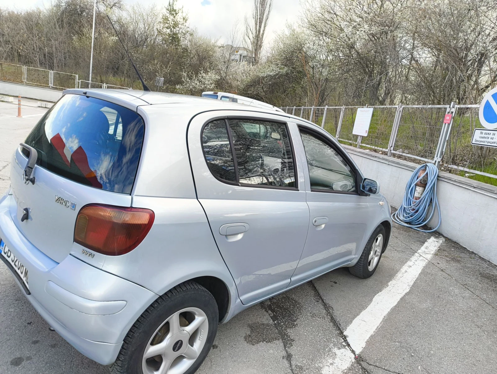 Toyota Yaris 1.0, снимка 3 - Автомобили и джипове - 56228376