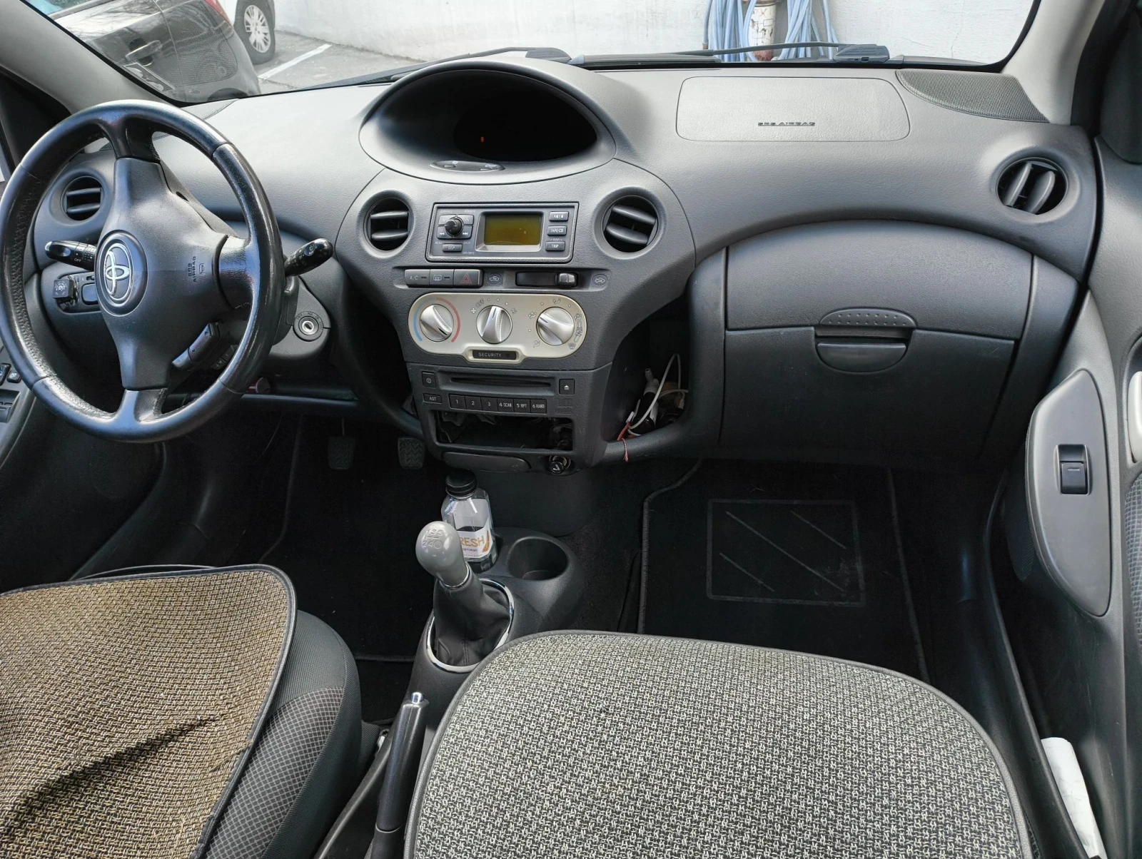 Toyota Yaris 1.0, снимка 6 - Автомобили и джипове - 56228376