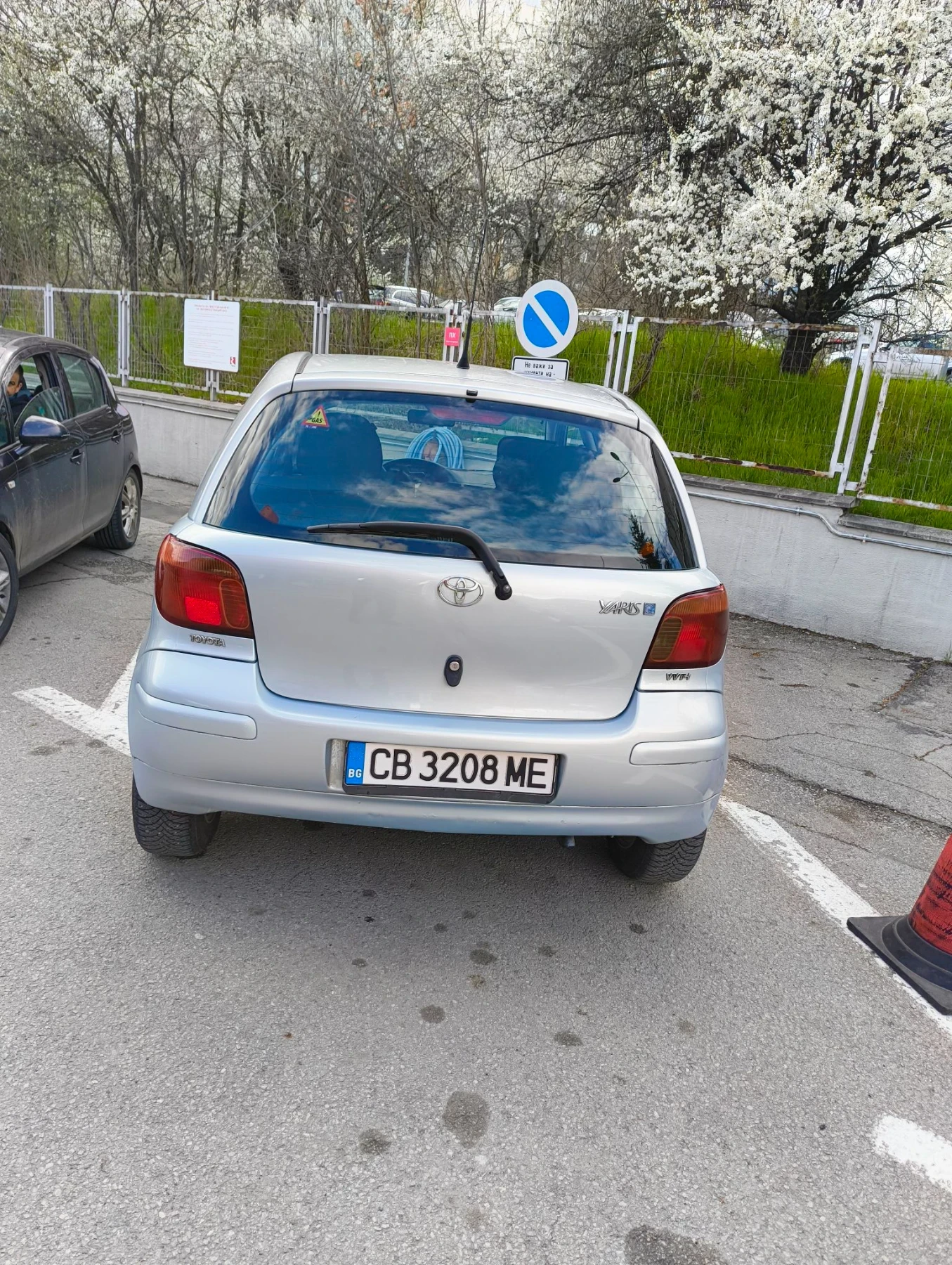Toyota Yaris 1.0, снимка 4 - Автомобили и джипове - 56228376