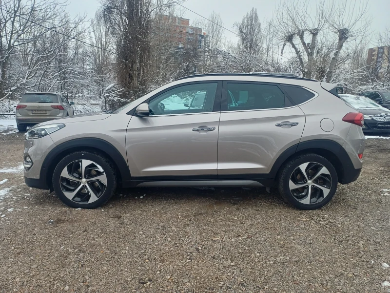 Hyundai Tucson 1.6 i FULL PANORAMA, снимка 8 - Автомобили и джипове - 52827185