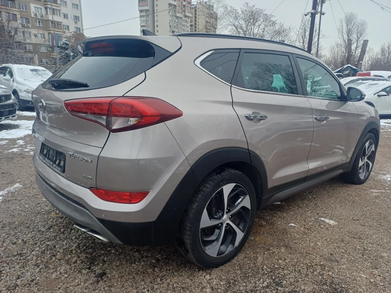 Hyundai Tucson 1.6 i FULL PANORAMA, снимка 5 - Автомобили и джипове - 52827185