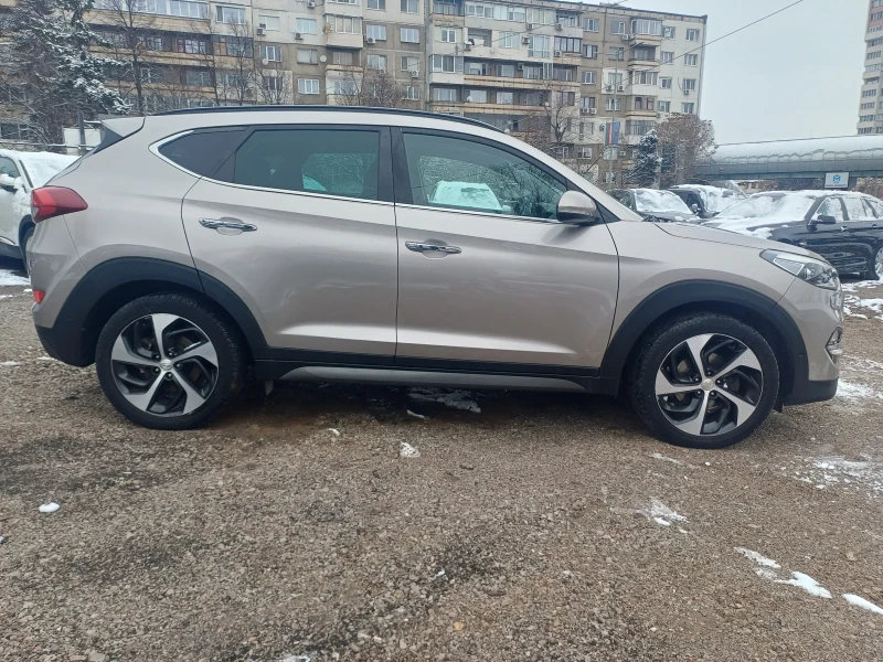 Hyundai Tucson 1.6 i FULL PANORAMA, снимка 4 - Автомобили и джипове - 52827185