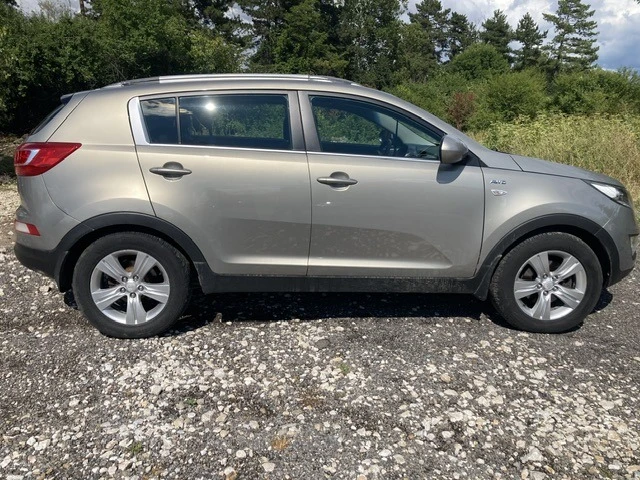 Kia Sportage, снимка 14 - Автомобили и джипове - 46513592